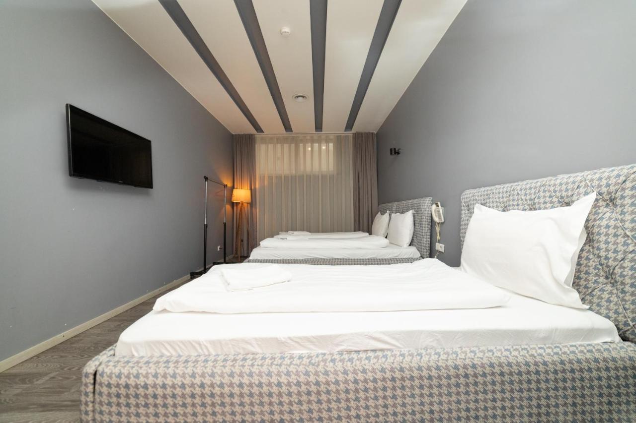 פרישטינה Hotel Gloria מראה חיצוני תמונה