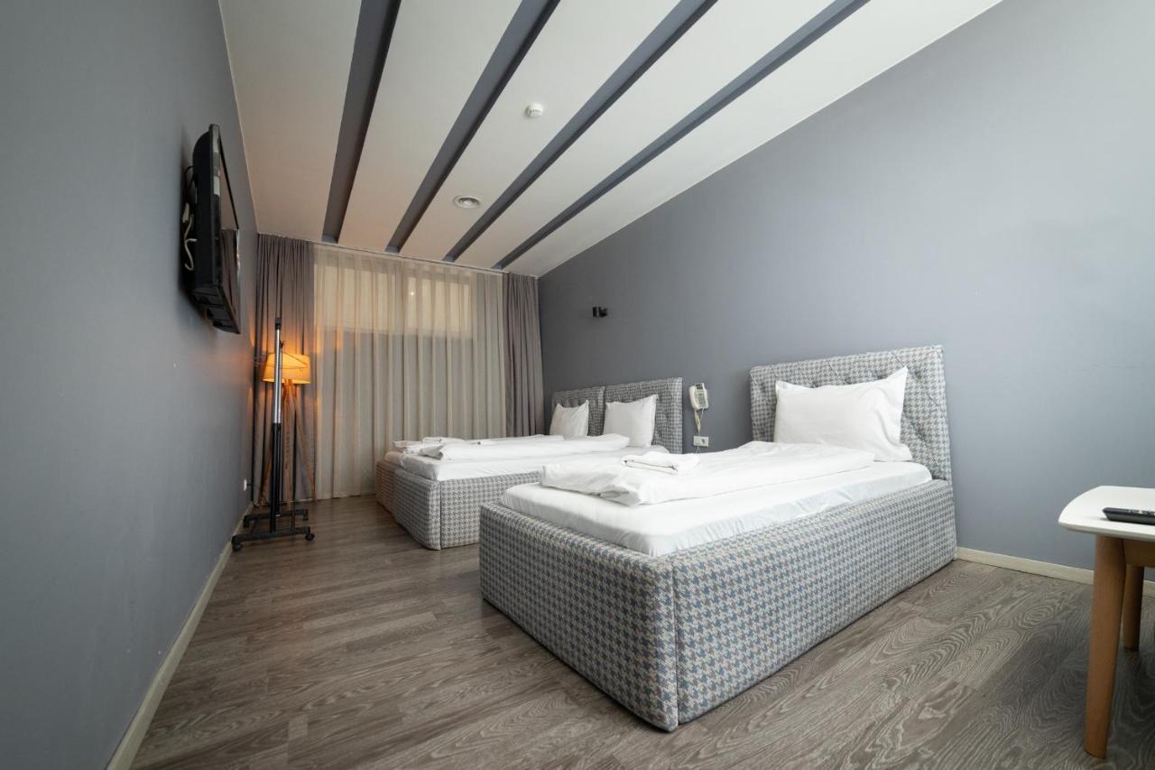פרישטינה Hotel Gloria מראה חיצוני תמונה